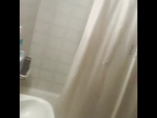 filming friend in shower || se dreamz